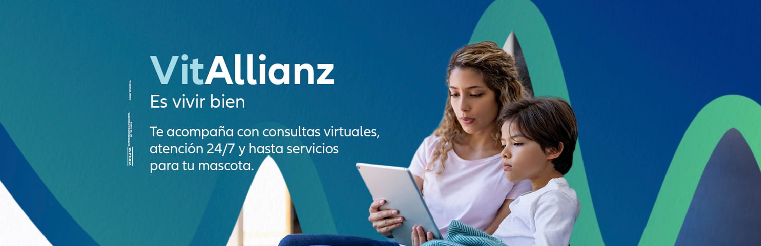 Madre e hijo mirando un ipad