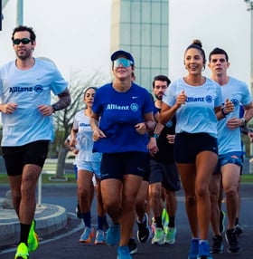 Corredores de la carrera Allianz 15K