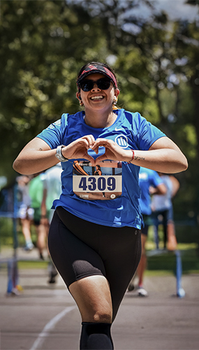 Mujer corriendo una carrera