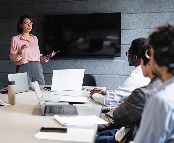 Grupo de personas en una reunión