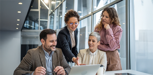 Personas trabajando