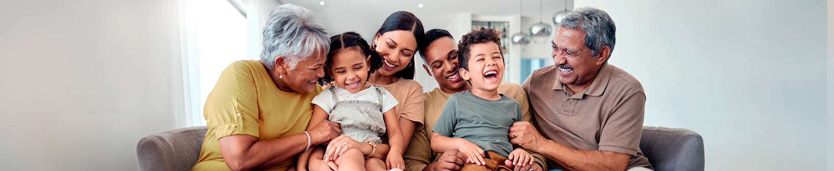 Seguro de vida familiar - familia feliz